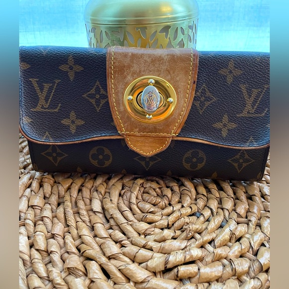 Louis Vuitton Monogram Clutch - Picture 1 of 11